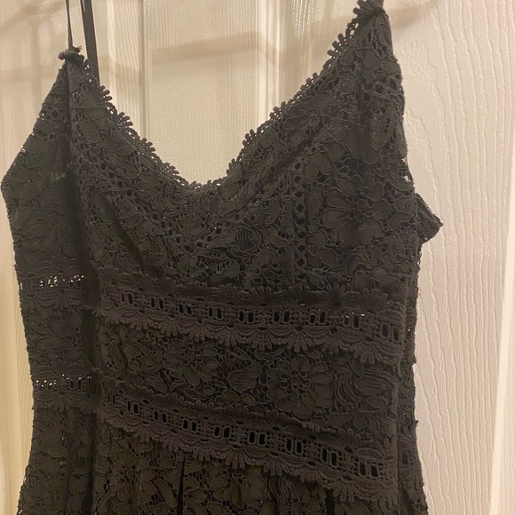✨ HOST PICK ✨ NSR Sleeveless Lace Midi Dress Black - S - NWT - peekaboo midriff - Picture 9 of 14